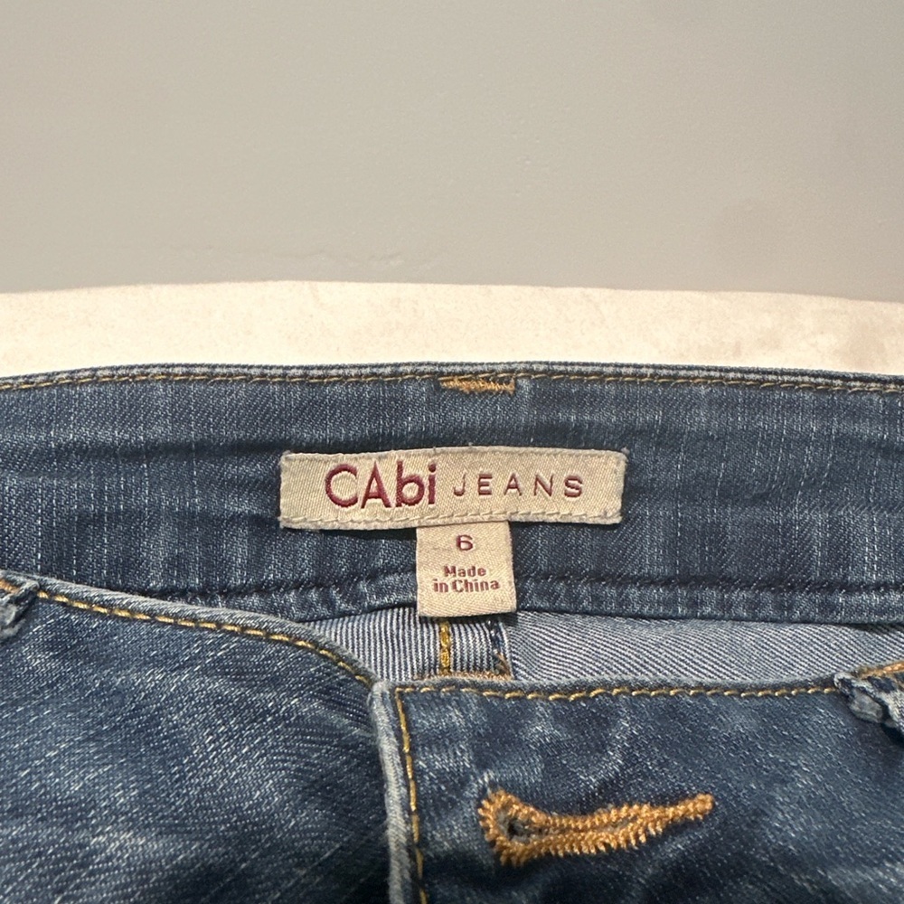 CAbi Women’s Jeans Size 6 Medium Wash Straight Leg Stretch Denim - Picture 2 of 5